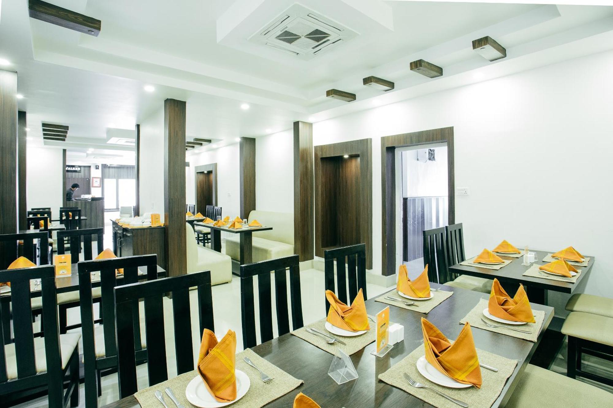 Oyo 11474 Gangaur Regency Boutique Hotel Kathmandu Buitenkant foto