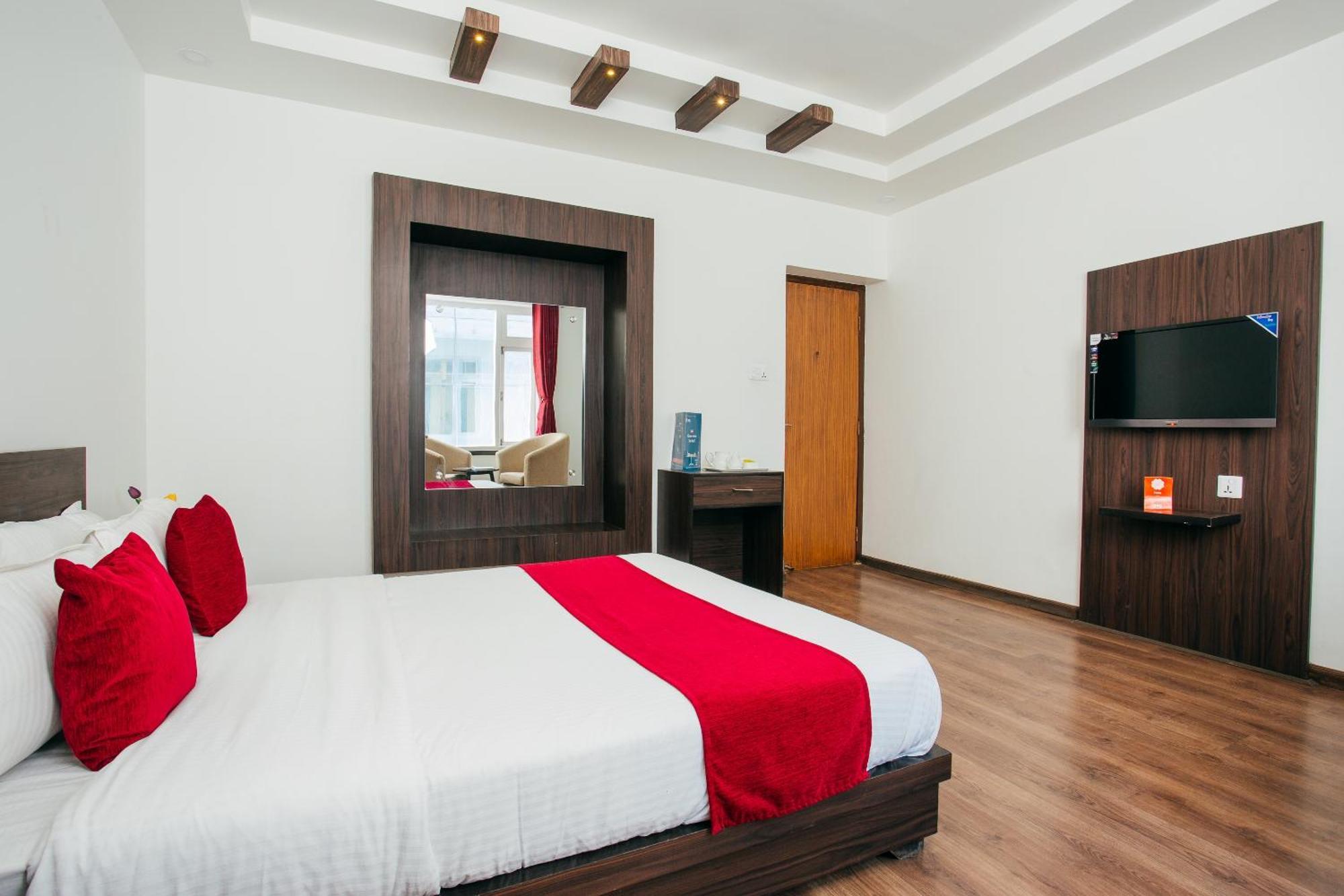 Oyo 11474 Gangaur Regency Boutique Hotel Kathmandu Buitenkant foto