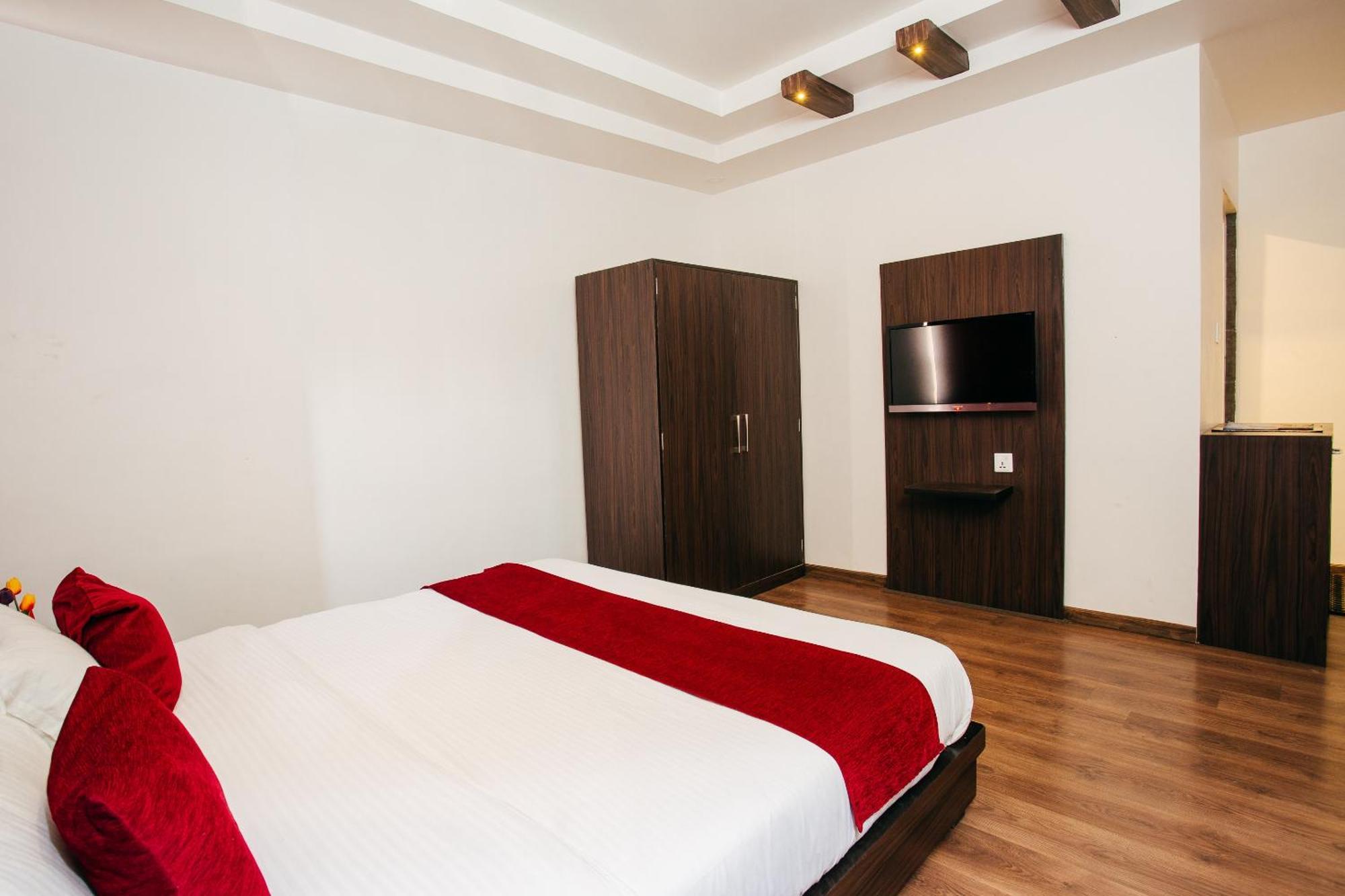 Oyo 11474 Gangaur Regency Boutique Hotel Kathmandu Buitenkant foto