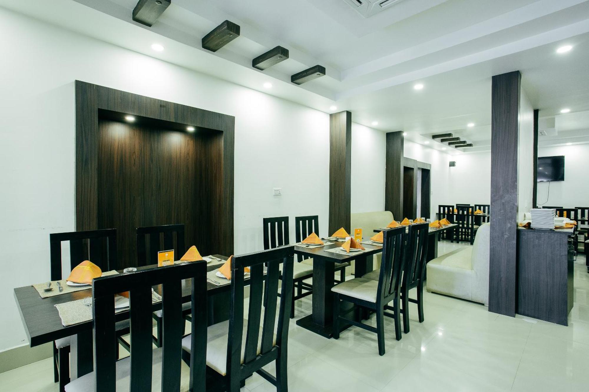 Oyo 11474 Gangaur Regency Boutique Hotel Kathmandu Buitenkant foto