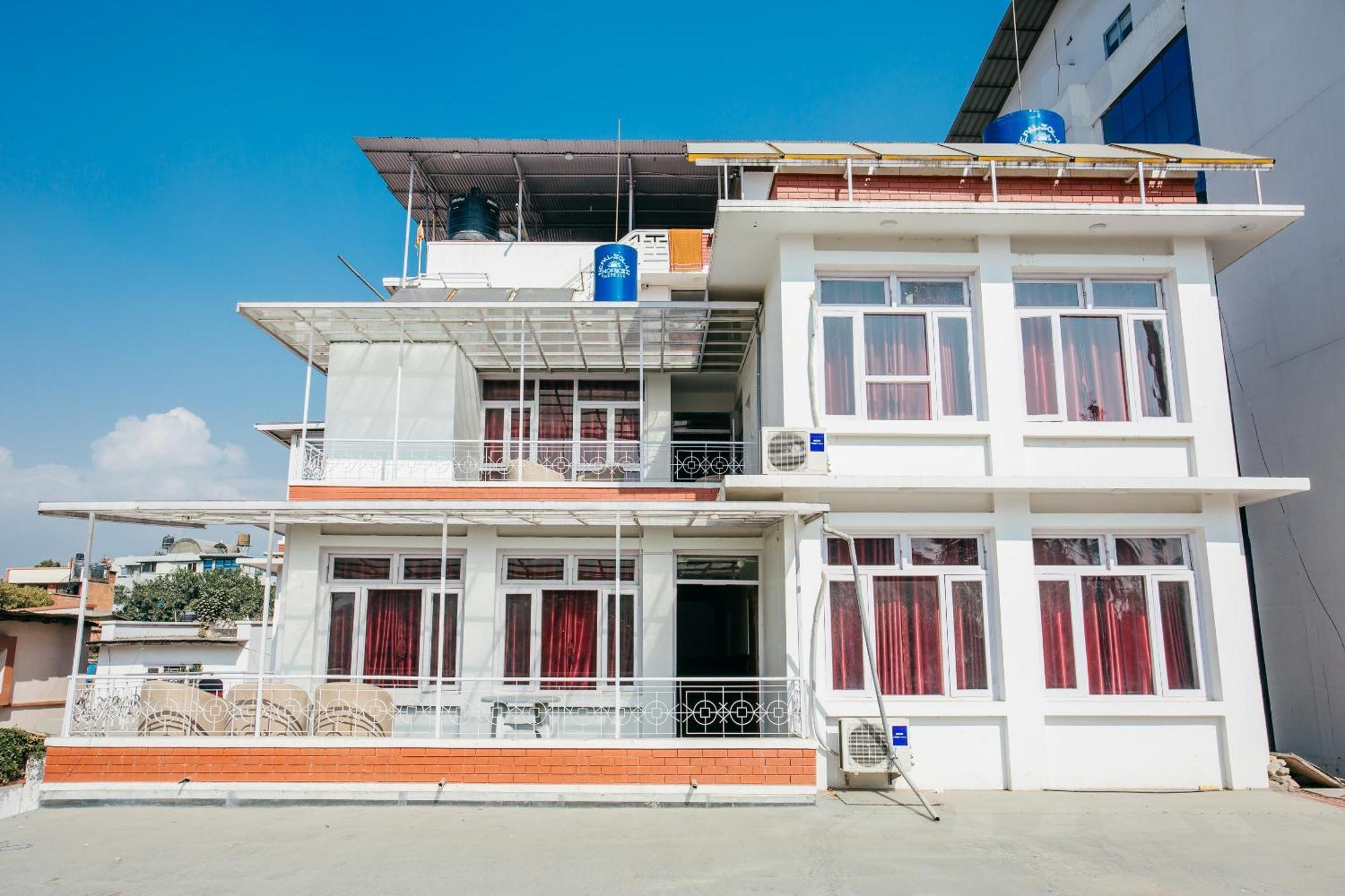 Oyo 11474 Gangaur Regency Boutique Hotel Kathmandu Buitenkant foto